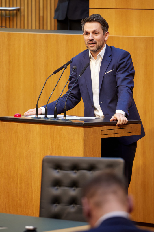 Am Rednerpult: Nationalratsabgeordneter Jakob Schwarz (GRÜNE)