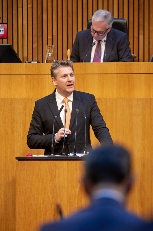 Am Rednerpult: Nationalratsabgeordneter Markus Tschank (FPÖ)