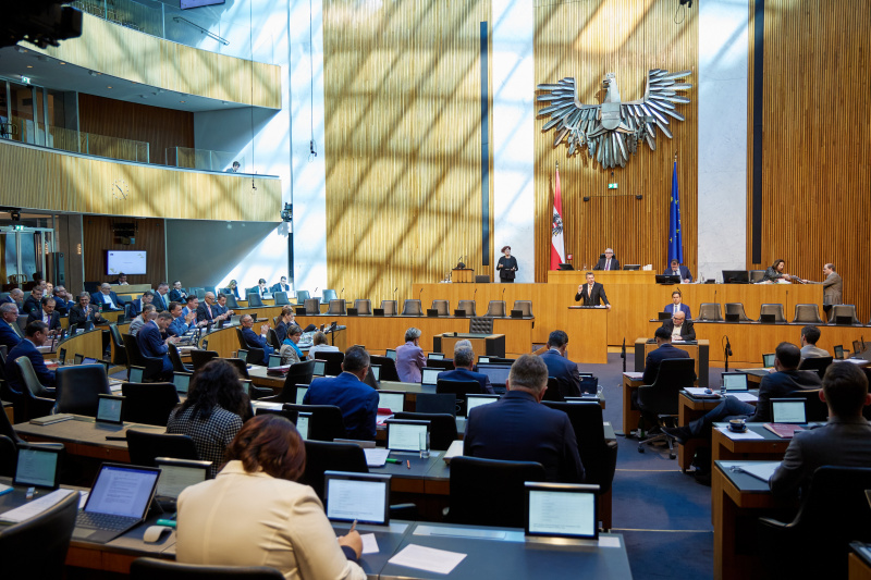 Am Rednerpult: Nationalratsabgeordneter Markus Tschank (FPÖ)