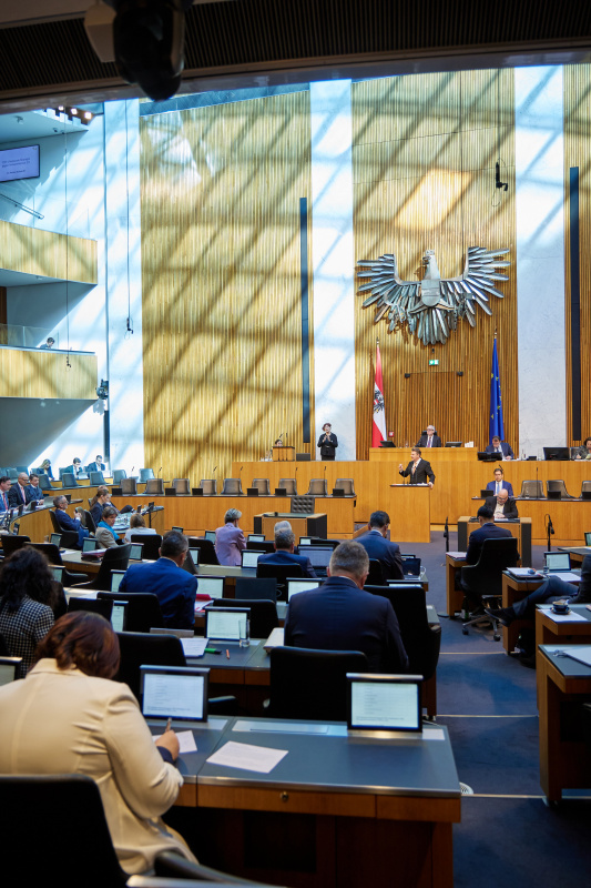 Am Rednerpult: Nationalratsabgeordneter Markus Tschank (FPÖ)