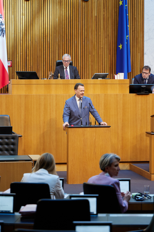 Am Rednerpult: Nationalratsabgeordneter Gerhard Kaniak (FPÖ)