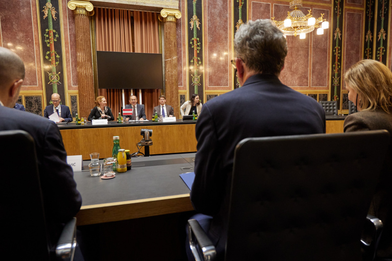 Arbeitsgespräch. Österreichische Delegation unter der Leitung des Zweiten Nationalratspräsidenten Peter Haubner (ÖVP) (3. von links)