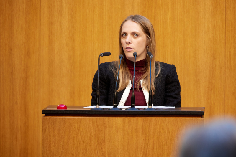 Am Rednerinnenpult: Nationalratsabgeordnete Kira Grünberg (ÖVP)