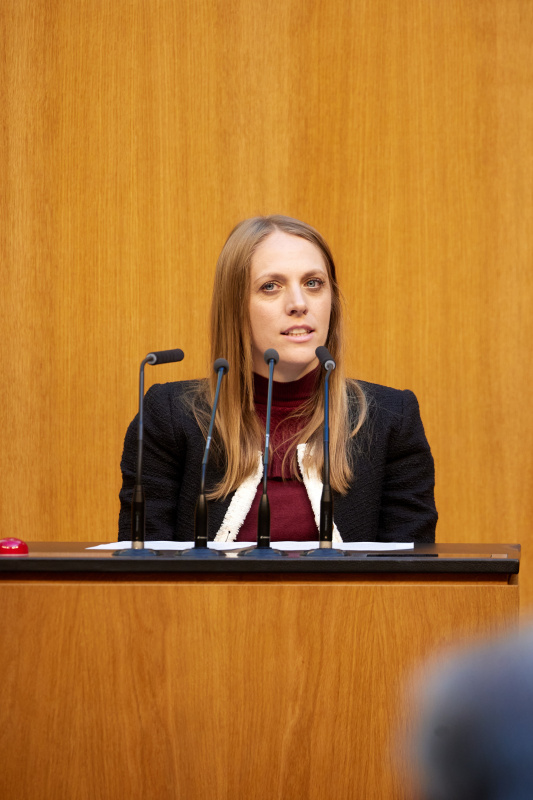 Am Rednerinnenpult: Nationalratsabgeordnete Kira Grünberg (ÖVP)