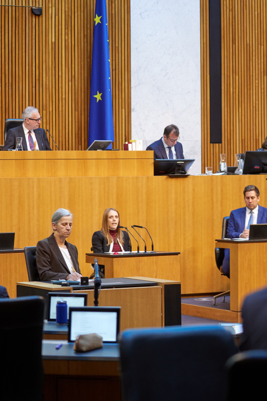 Am Rednerinnenpult: Nationalratsabgeordnete Kira Grünberg (ÖVP)