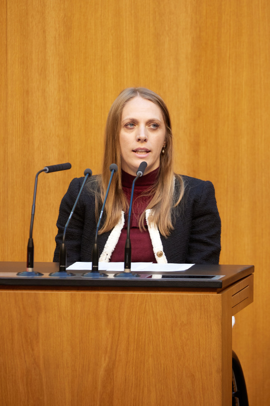 Am Rednerinnenpult: Nationalratsabgeordnete Kira Grünberg (ÖVP)