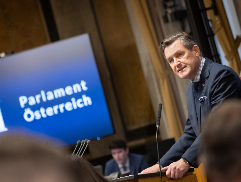 Am Rednerpult Infrastrukturminister Peter Hanke (SPÖ)   