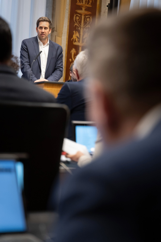 Am Rednerpult Staatssekretär Alexander Pröll (ÖVP)