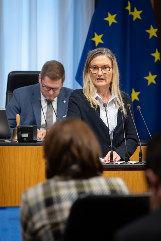 Am Rednerpult Bundesrätin Claudia Hauschildt-Buschberger (GRÜNE)