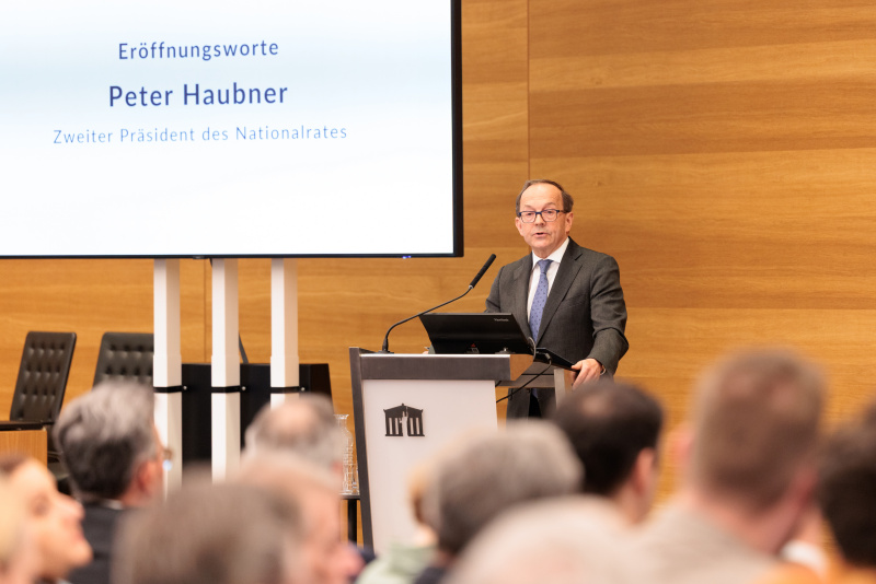 Eröffnungsworte Zweiter Nationalratspräsident Peter Haubner (ÖVP)