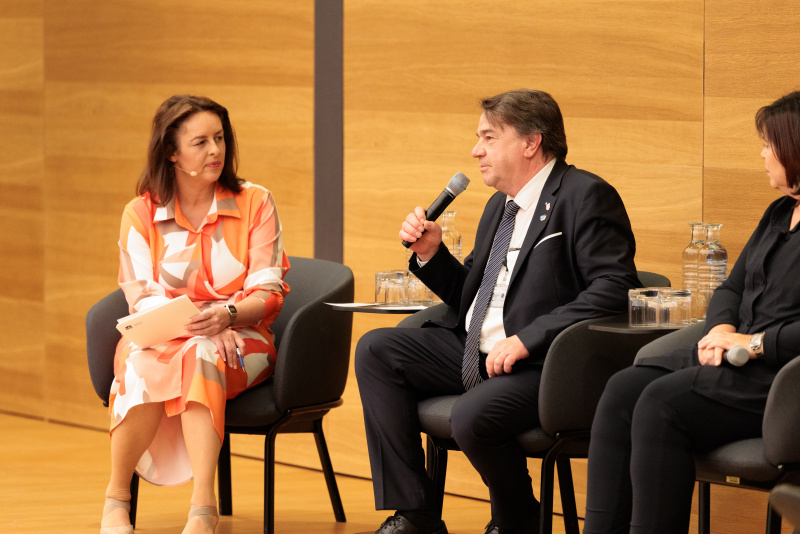 Interviewrunde mit den Bereichssprecherinnen und Bereichssprechern für Volksgruppen der Parlamentsfraktionen. Am Wort Bundesratsmitglied Klemens Kofler (FPÖ)