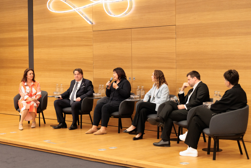 Interviewrunde mit den Bereichssprecherinnen und Bereichssprechern für Volksgruppen der Parlamentsfraktionen. Am Wort Nationalratsabgeordnete Agnes Totter (ÖVP)