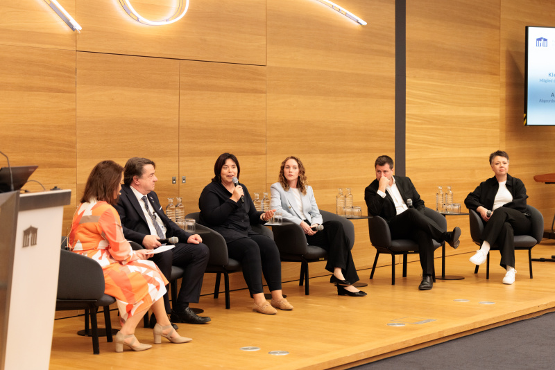 Interviewrunde mit den Bereichssprecherinnen und Bereichssprechern für Volksgruppen der Parlamentsfraktionen. Am Wort Nationalratsabgeordnete Agnes Totter (ÖVP)