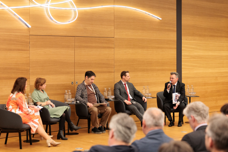 Zweite Interviewrunde. Am Wort Emmerich Gärtner-Horvath - Vorsitzender des Volksgruppenbeirats der Roma