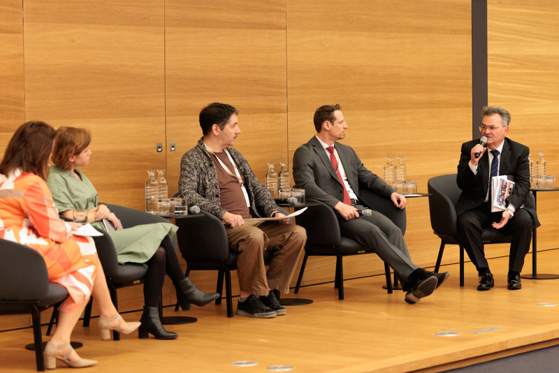 Zweite Interviewrunde. Am Wort Emmerich Gärtner-Horvath - Vorsitzender des Volksgruppenbeirats der Roma