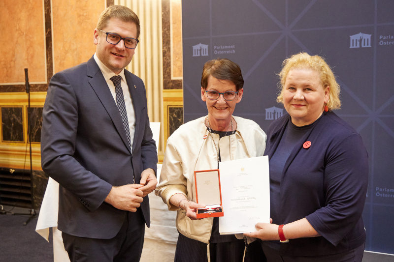 Von links: Bundesratspräsident Markus Stotter (ÖVP), Bundesrätin a. D. Elisabeth Grimling (SPÖ), Sozialministerin Korinna Schumann (SPÖ)