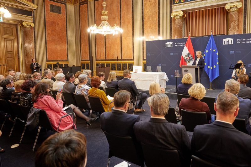 Laudatio auf Mitglied des Bundesrates a. D. Adi Gross, gehalten von Frau Bundesministerin a. D. Klubobfrau Leonore Gewessler