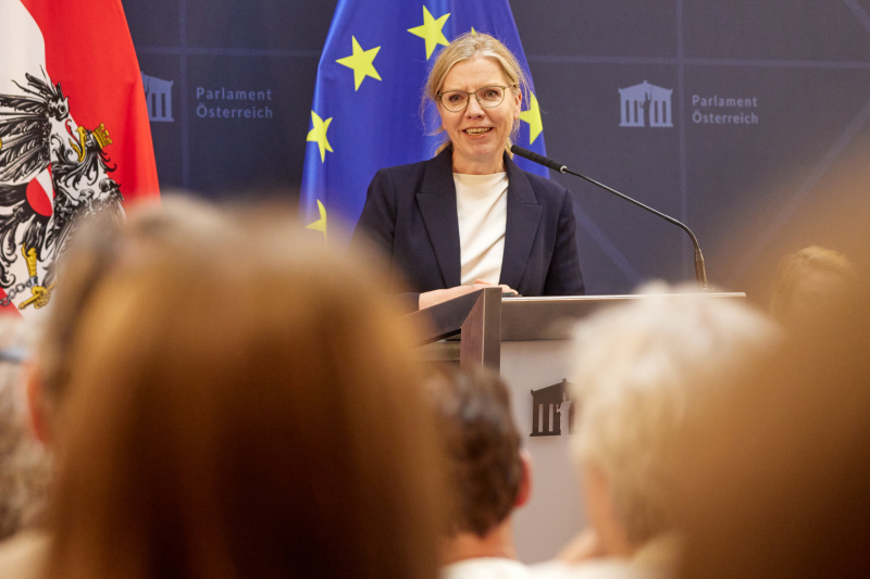 Laudatio auf Mitglied des Bundesrates a. D. Adi Gross, gehalten von Frau Bundesministerin a. D. Klubobfrau Leonore Gewessler