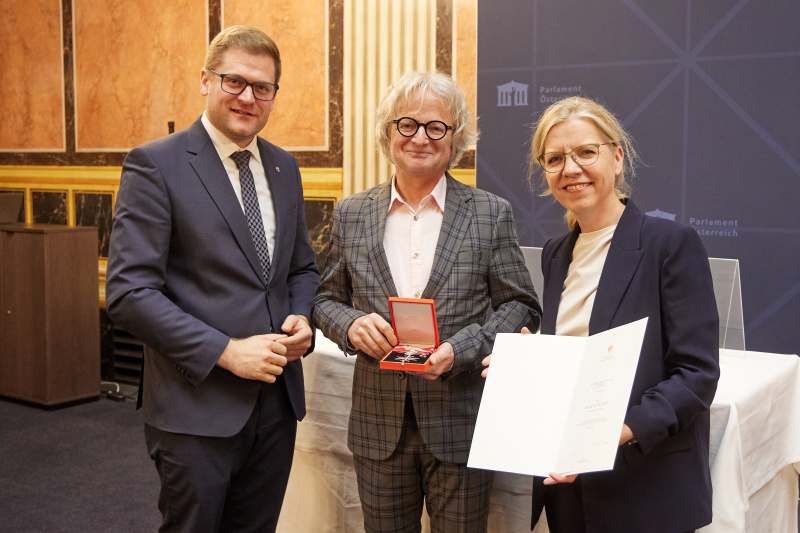 Von links:  Bundesratspräsident Markus Stotter (ÖVP), Bundesrat a. D. Adi Gross (GRÜNE), Klubobfrau Leonore Gewessler (GRÜNE)