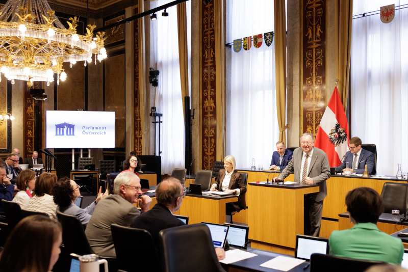 Am Rednerpult: Bundesrat Ernest Schwindsackl (ÖVP)