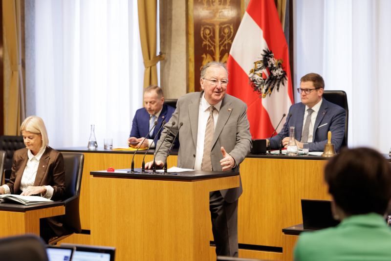 Am Rednerpult: Bundesrat Ernest Schwindsackl (ÖVP)