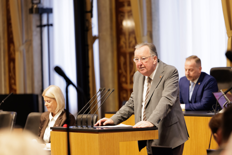 Am Rednerpult: Bundesrat Ernest Schwindsackl (ÖVP)