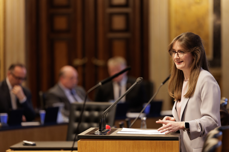 Am Rednerinnenpult: Bundesrätin Julia Deutsch (NEOS)