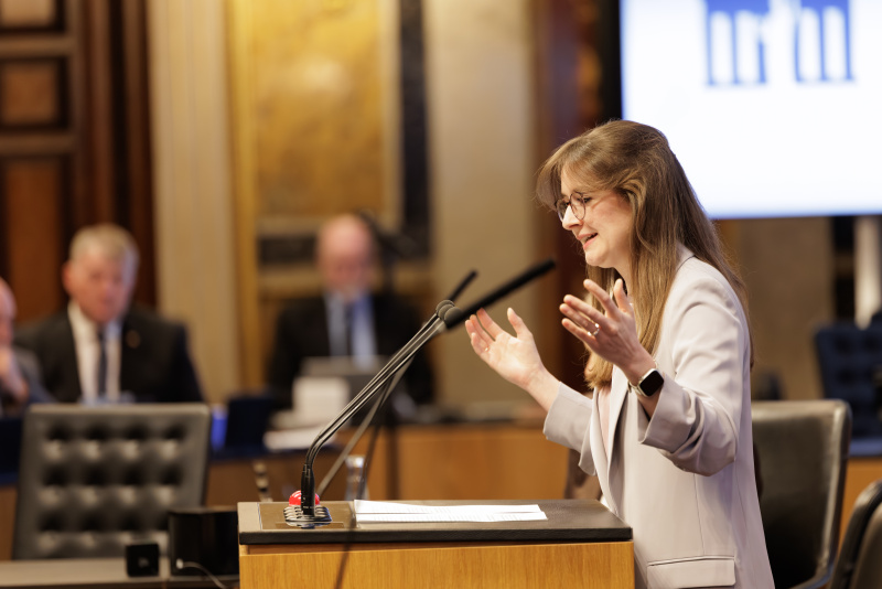 Am Rednerinnenpult: Bundesrätin Julia Deutsch (NEOS)
