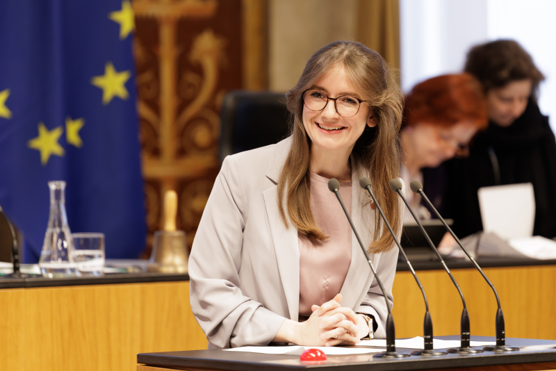 Am Rednerinnenpult: Bundesrätin Julia Deutsch (NEOS)