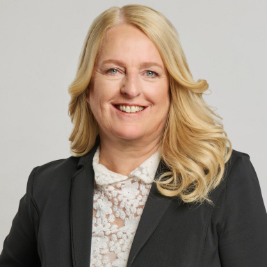 Portraitfoto von Mag. Claudia Arpa