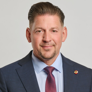 Portraitfoto von Sandro Beer