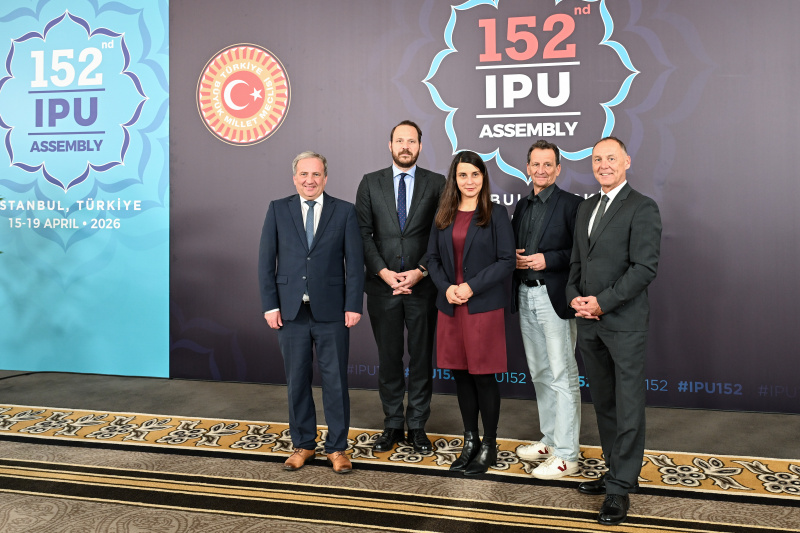 Von links: Nationalratsabgeordneter Michael Hammer (ÖVP), Nationalratsabgeordneter Nikolaus Scherak (NEOS), Nationalratsabgeordnete Meri Disoski (GRÜNE), Nationalratsabgeordneter Chistian Oxonitsch (SPÖ), Nationalratsabgeordneter Peter Wurm (FPÖ)