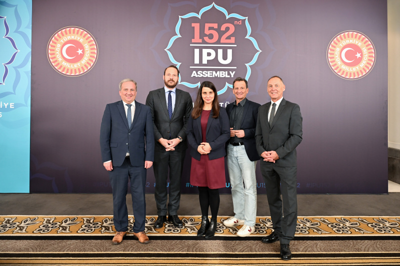 Von links: Nationalratsabgeordneter Michael Hammer (ÖVP), Nationalratsabgeordneter Nikolaus Scherak (NEOS), Nationalratsabgeordnete Meri Disoski (GRÜNE), Nationalratsabgeordneter Chistian Oxonitsch (SPÖ), Nationalratsabgeordneter Peter Wurm (FPÖ)