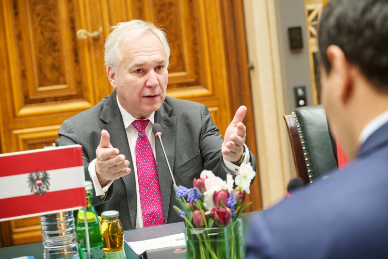 Aussprache. Österreichische Delegation unter der Leitung von Nationalratspräsident Walter Rosenkranz (FPÖ)
