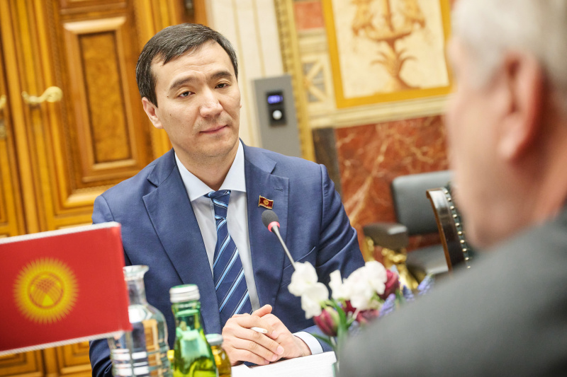 Kirgisische Delegation unter der Leitung des Ersten stellvertretenden Parlamentspräsidenten der Kirgisischen Republik Mederbek Aliev