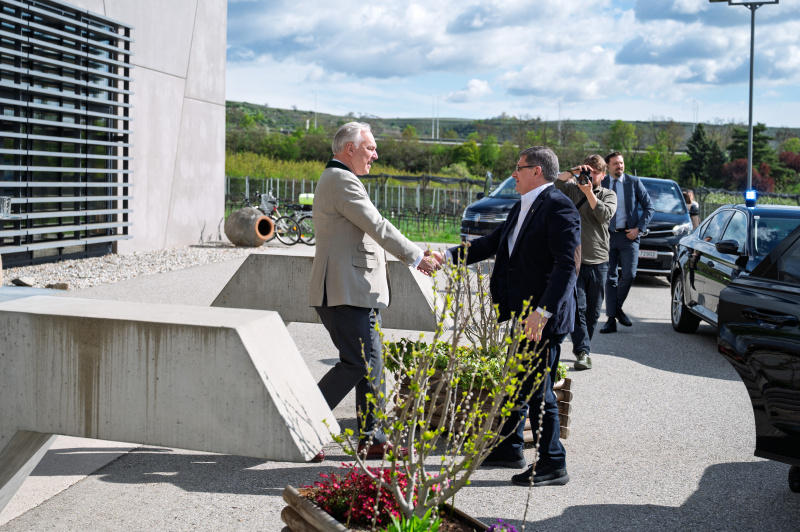 Besuch der Landwirschaftlichen Fachschule Krems. Nationalratspräsident Walter Rosenkranz (FPÖ) (links) begrüßt den Präsidenten des Parlaments der Republik Moldau Igor Grosu