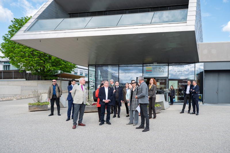 Besuch der Landwirschaftlichen Fachschule Krems. Von links: Nationalratspräsident Walter Rosenkranz (FPÖ), Präsident des Parlaments der Republik Moldau Igor Grosu