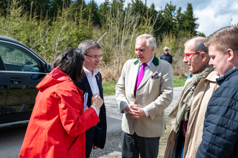 Besuch des Naturparks Jauerling-Wachau. Nationalratspräsident Walter Rosenkranz (rechts) im Gepsräch mit dem Präsidenten des Parlaments der Republik Moldau