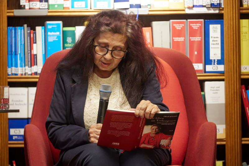 Lesung „Wir leben im Verborgenen“. Bildungsarbeiterin Gabriela Stojka