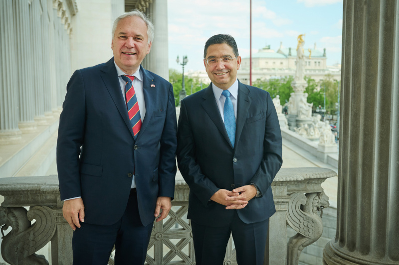 Führung durch das Parlament. Von links: Nationalratspräsident Walter Rosenkranz (FPÖ), Außenminister des Königreichs Marokko Nasser Bourita