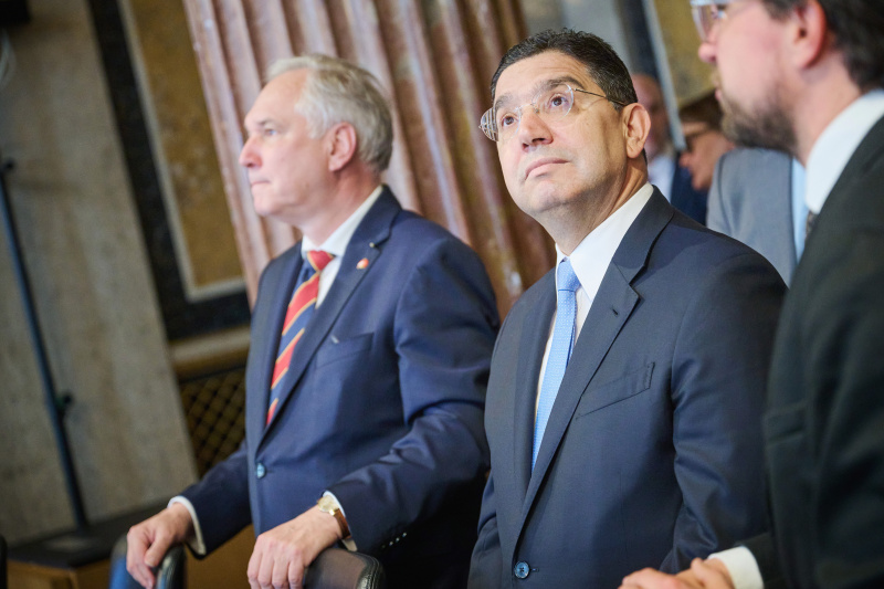 Führung durch das Parlament. Von links: Nationalratspräsident Walter Rosenkranz (FPÖ), Außenminister des Königreichs Marokko Nasser Bourita