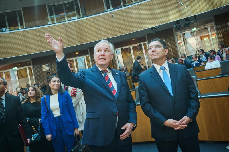 Führung durch das Parlament. Von links: Nationalratspräsident Walter Rosenkranz (FPÖ), Außenminister des Königreichs Marokko Nasser Bourita