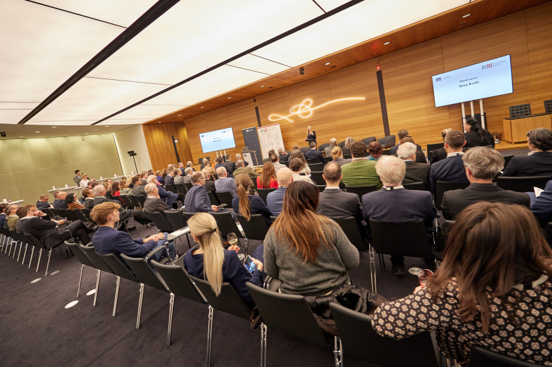 Moderation Journalistin und Moderatorin Nina Kraft