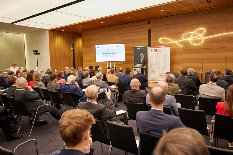 Impulsreferat I: "Kein Privileg, sondern Freiheitsgarantie: Die Verschwiegenheit der Freien Berufe im Rechtsstaat“. Präsident des Österreichischen Rechtsanwaltskammertages (ÖRAK) Armenak Utudjian