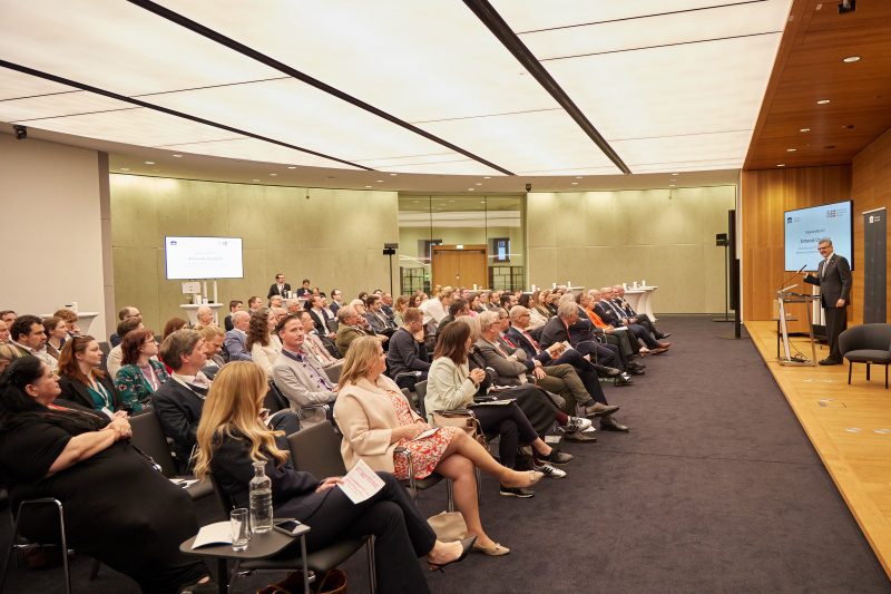 Impulsreferat I: "Kein Privileg, sondern Freiheitsgarantie: Die Verschwiegenheit der Freien Berufe im Rechtsstaat“. Präsident des Österreichischen Rechtsanwaltskammertages (ÖRAK) Armenak Utudjian