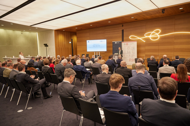 Impulsreferat II: "Freie Berufe als Säule der Rechtssicherheit“.  Präsident der Österreichischen Notariatskammer Claus Spruzina