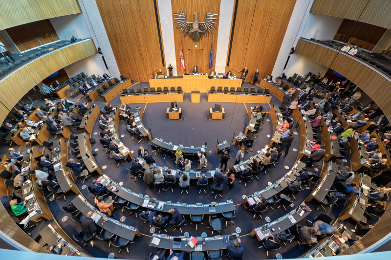 Blick ins Plenum. Nationalratspräsident Walter Rosenkranz (FPÖ) eröffnet die Sitzung