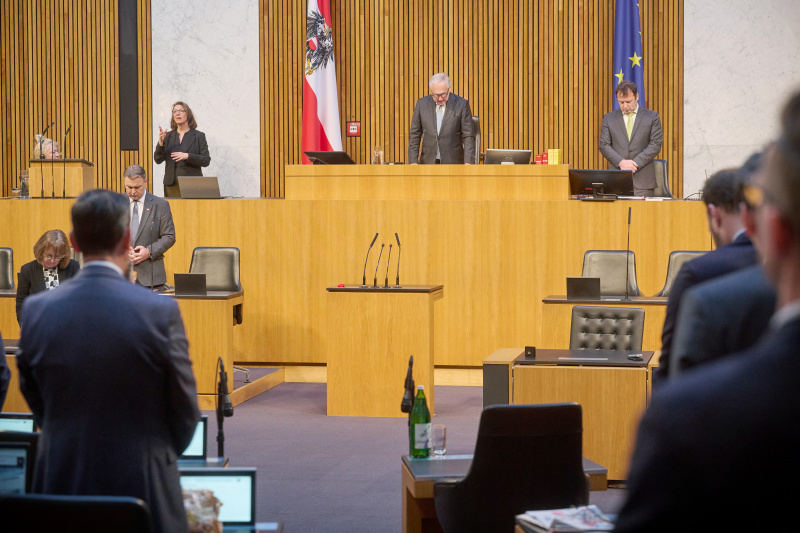 Gedenkminute für den verstorbenen Harald Ofner