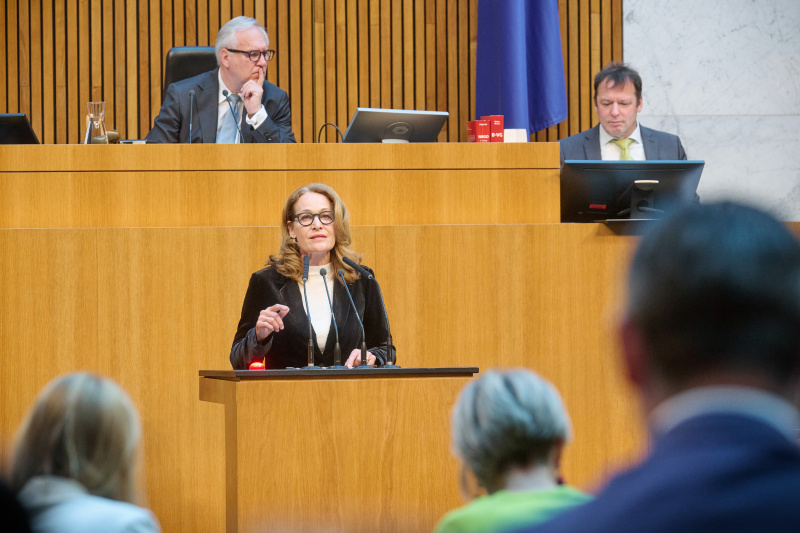 Am Rednerinnenpult: Nationalratsabgeordnete Marie-Christine Giuliani-Sterrer (FPÖ)