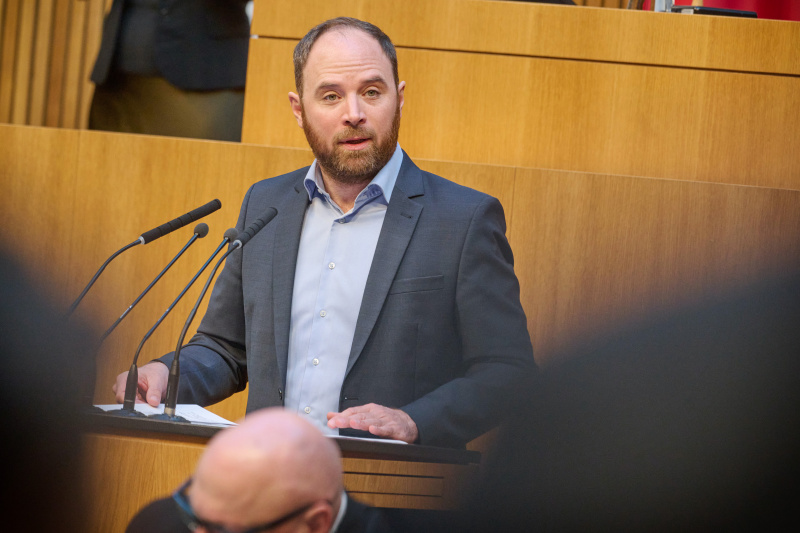 Am Rednerpult: Nationalratsabgeordneter Klaus Seltenheim (SPÖ)